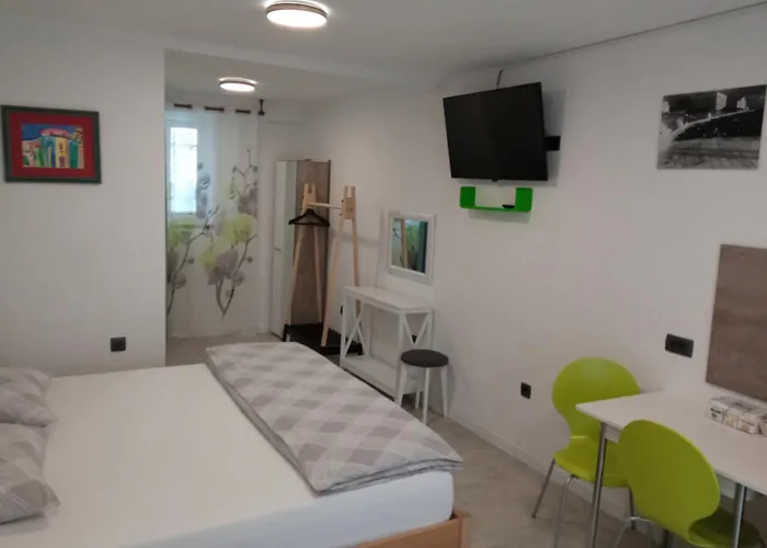 아파트 & No1 자다르