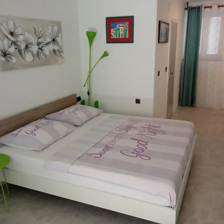 & No1 Апартаменти