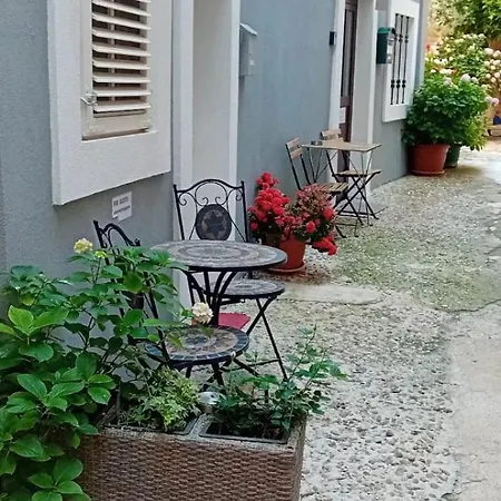 Apartment Studio Apartman & Rooms No1 *