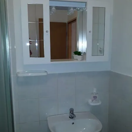 Studio Apartman & Rooms No1 *