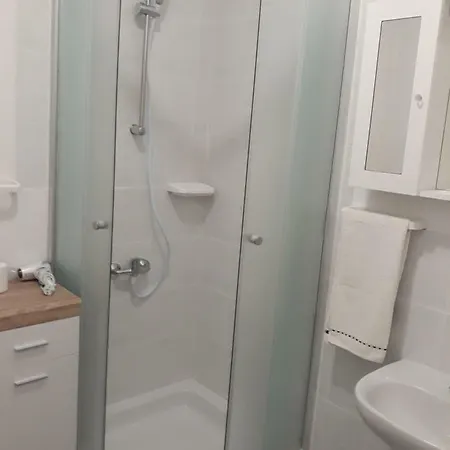 Studio Apartman & Rooms No1